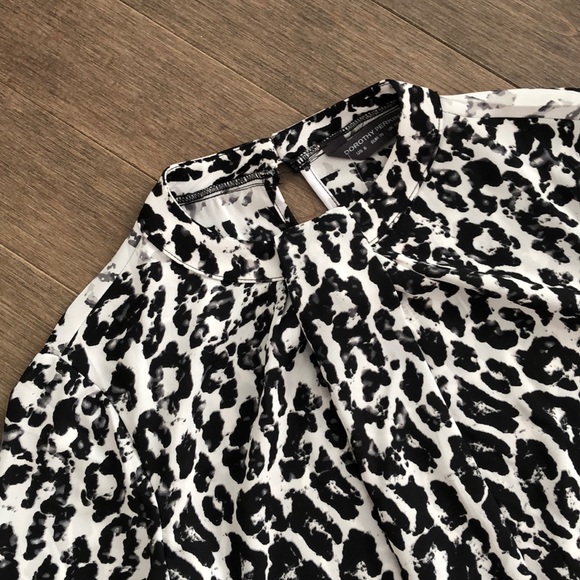 2/40$ 🛍 Beautiful leopard blouse | chiffon - Picture 2 of 4